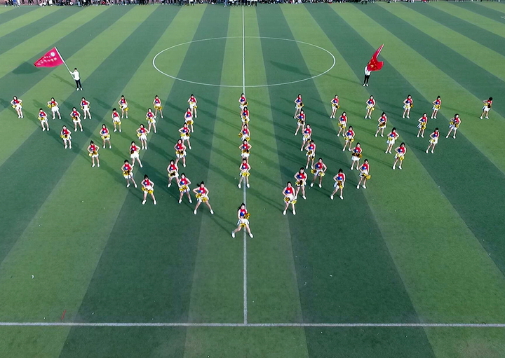 青岛滨海学院集体舞大赛展三走别样魅丽