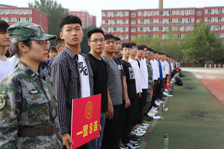 青岛滨海学院军训团图片