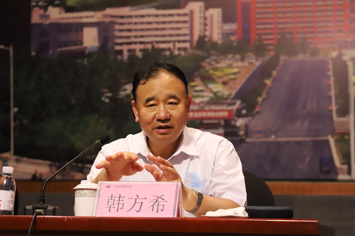青岛滨海学院校长韩方希为全体学生做形势与政策报告