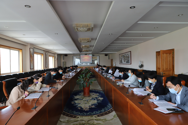 4月28日,青岛滨海学院本科专业人才培养方案修订会在岱德楼五楼会议室